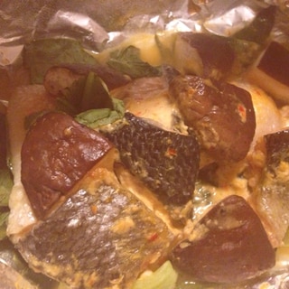鮭と小松菜としいたけのピリ辛味噌マヨホイル焼き